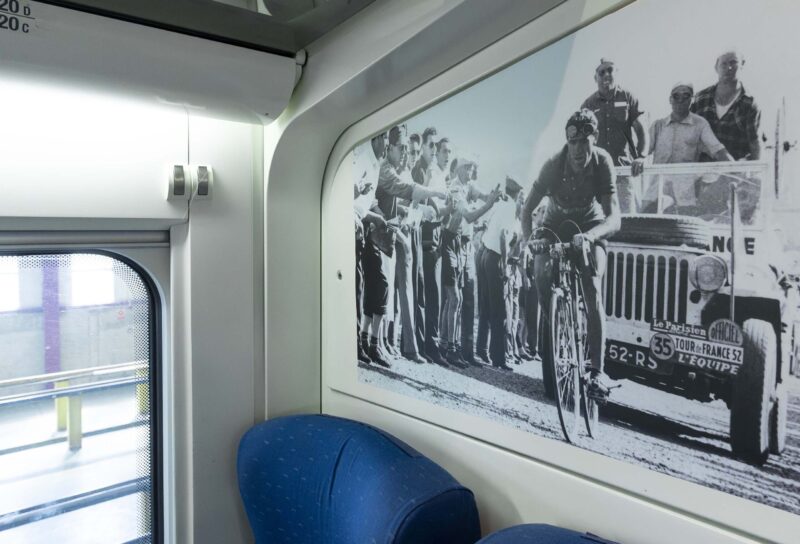 Renfe expone a bordo de un Alvia Madrid-Bilbao una selección fotográfica con los éxitos del ciclismo español en el Tour de Francia