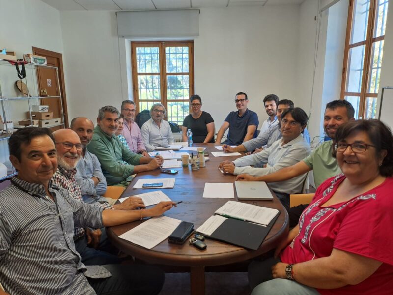 ASAJA Alicante solicita ayudas directas a la producción y soluciones efectivas y concretas para evitar la desaparición y evitar el abandono de la cereza de la Montaña de Alicante.