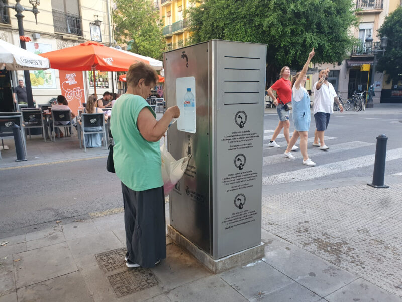 El Ayuntamiento de Valencia duplica el número de fuentes de agua potable y refrigerada instaladas en la ciudad
