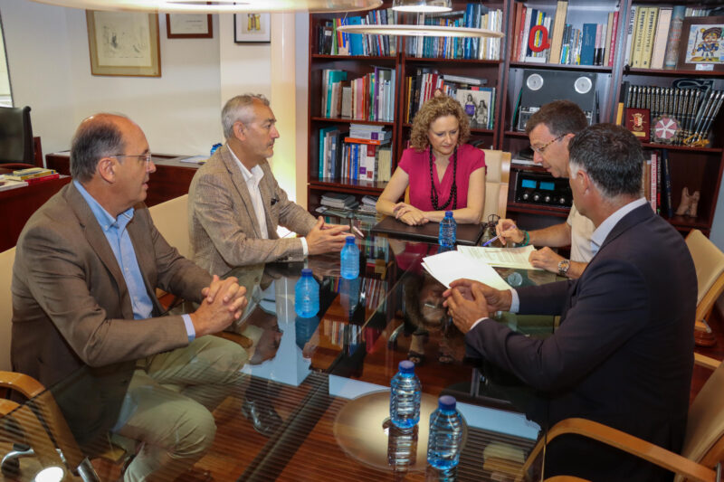 Torrent incrementará la limpieza del municipio tras la firma del nuevo contrato