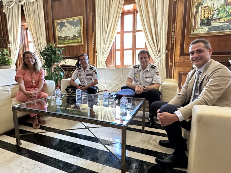 La alcaldesa de Castellón apuesta por reforzar la colaboración entre el Cuerpo Nacional de Policía y la Policía Local