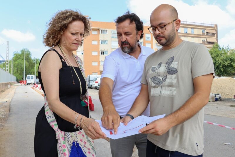El Ayuntamiento de Torrent comienza a renovar las zonas verdes de las calles Campoamor, Estación y 9 d’Octubre