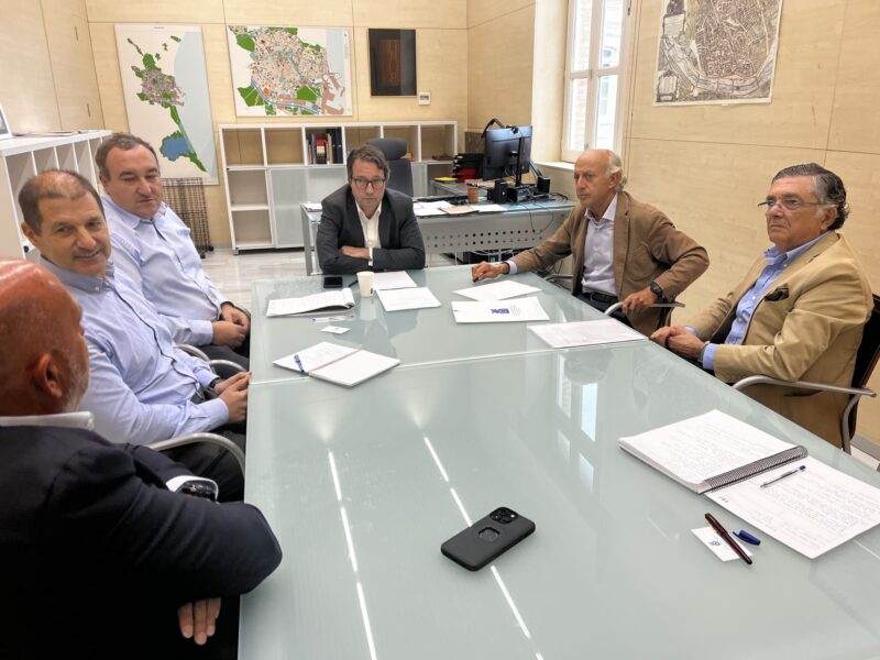 Urbanismo impulsa la colaboración público-privada para la construcción de 1000 viviendas públicas