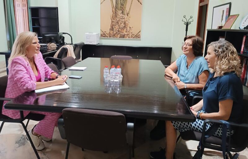 Susana Fabregat se reúne con representantes de la Asociación de Padres de Personas con Autismo de Castellón