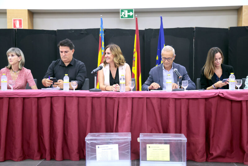 Catalá anuncia que el Ayuntamiento asistirá a las comisiones falleras en las tramitaciones administrativas y agilizará los procesos burocráticos