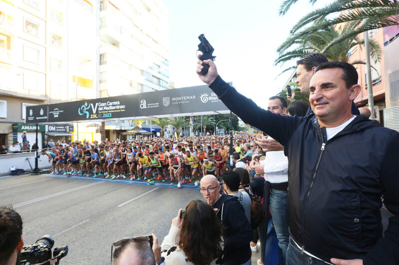 Más de 3.000 corredores de todo el mundo se han dado cita esta mañana a las puertas del Palacio Provincial para participar en la ‘V Gran Carrera del Mediterráneo – 21K’.