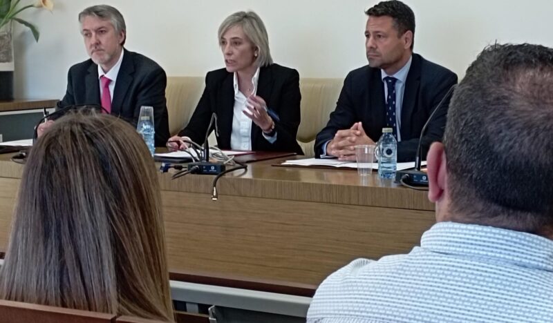 Elisa Núñez plantea estudiar la introducción de cambios en el reglamento de bous al carrer para mejorar la seguridad de los festejos y las condiciones de las reses respecto al calor