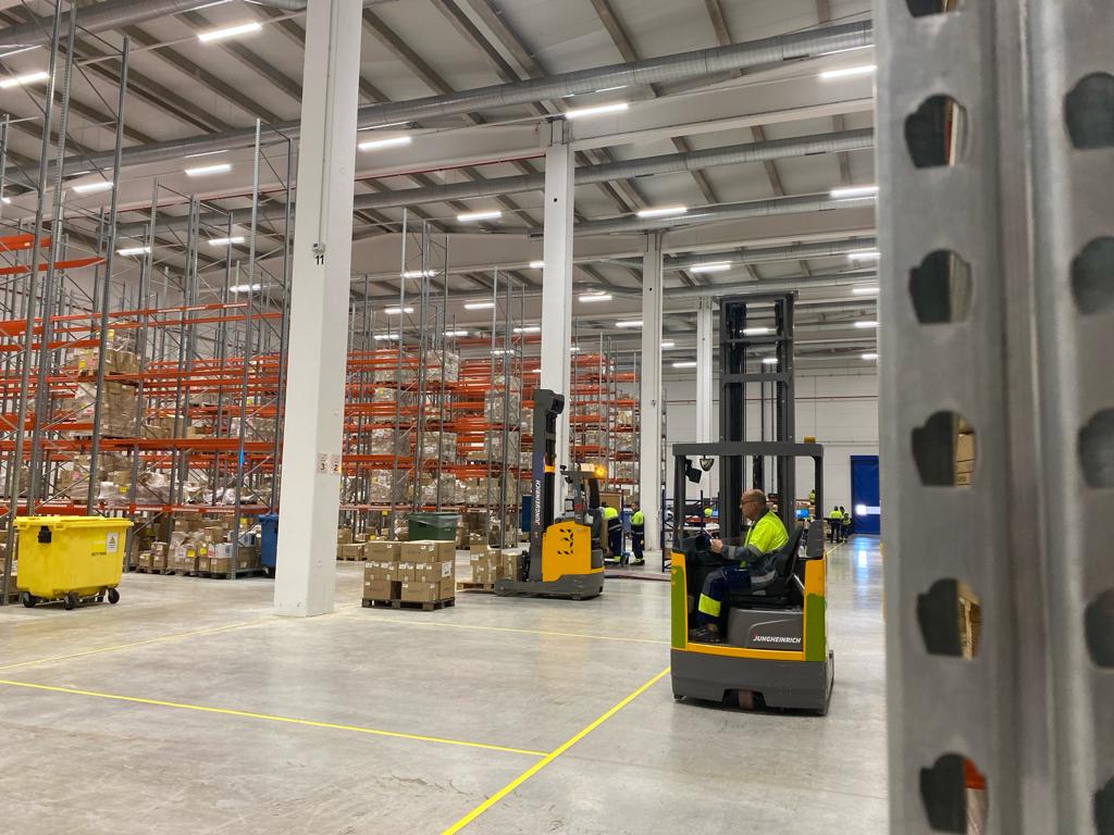 Sesderma inaugura en Puzol una nueva nave que aumenta en un 30% su superficie logística