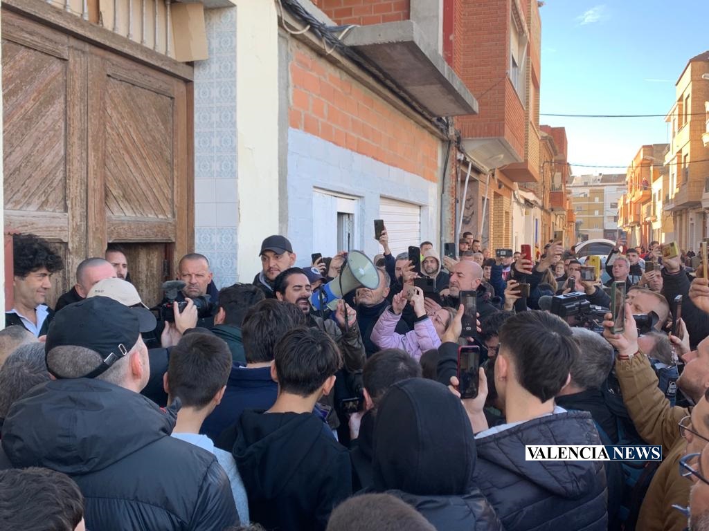 Alvise Pérez ha dirigido unas palabras al numeroso público que hoy se ha congregado en Castellar