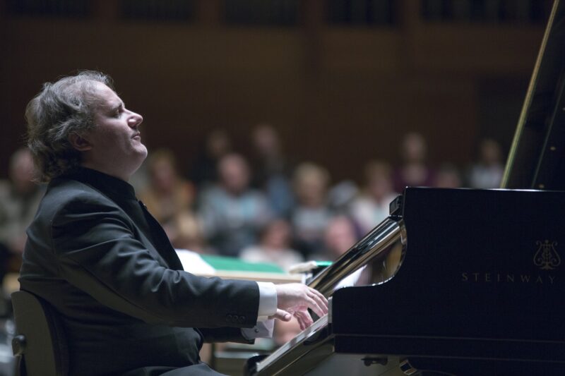 Josu de Solaun interpreta en recital a Chopín, Brahms y Schumann en su regreso a la Sala Iturbi