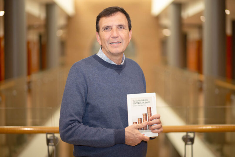 El libro, obra del profesor del Departamento de Economía y Empresa de la CEU UCH,  Enrique Lluch, se presenta este miércoles 