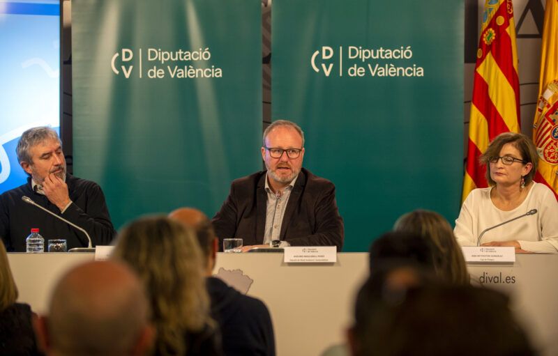 La Diputación de Valencia incrementa los recursos para la limpieza de playas