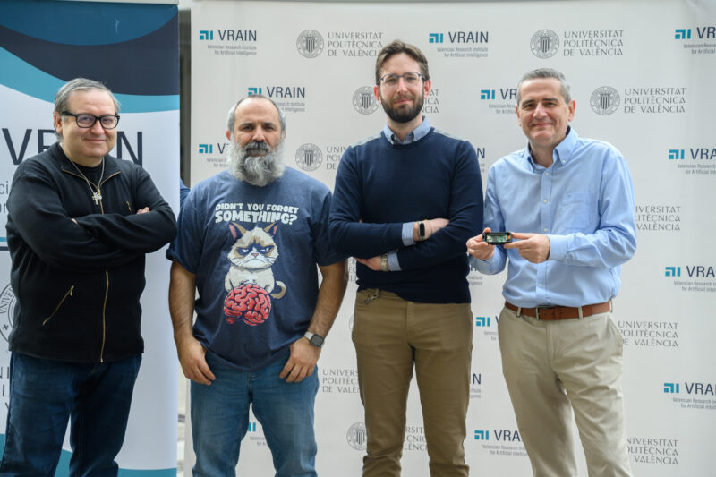 Un equipo de VRAIN de la UPV desarrolla  un dispositivo con IA que permite detectar hasta 27 enfermedades de cultivos de manera precoz