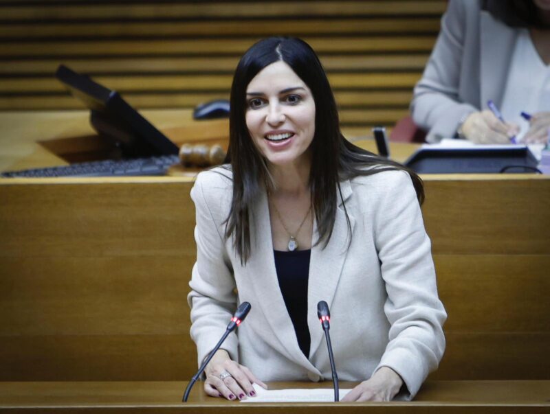 Miriam Turiel (VOX): “El dinero debe ir destinado a solucionar los problemas de los jóvenes con la vivienda, la precariedad laboral o salud mental y no en crear comisiones innecesarias”