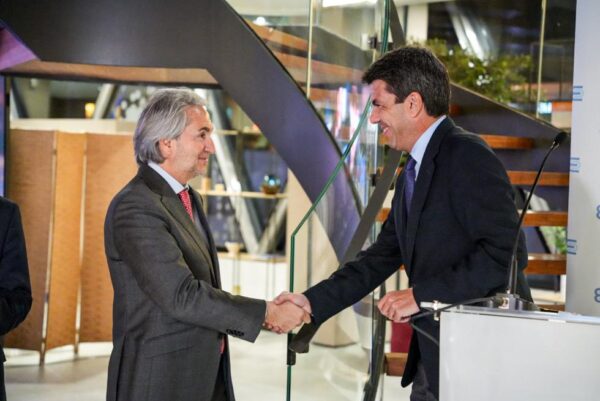 El Presidente Mazón y el presidente de la Fundación Conexus, Manuel Broseta