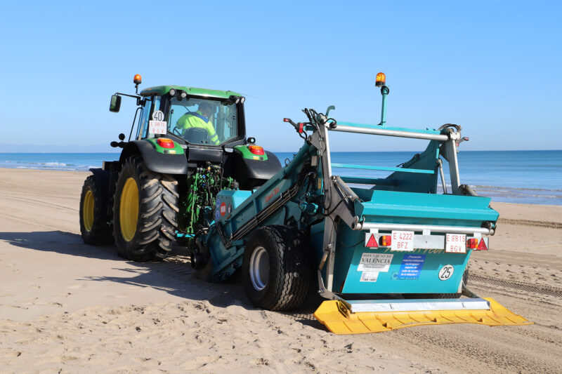 Arranca la campaña de limpieza de playas de la Diputación de Valencia