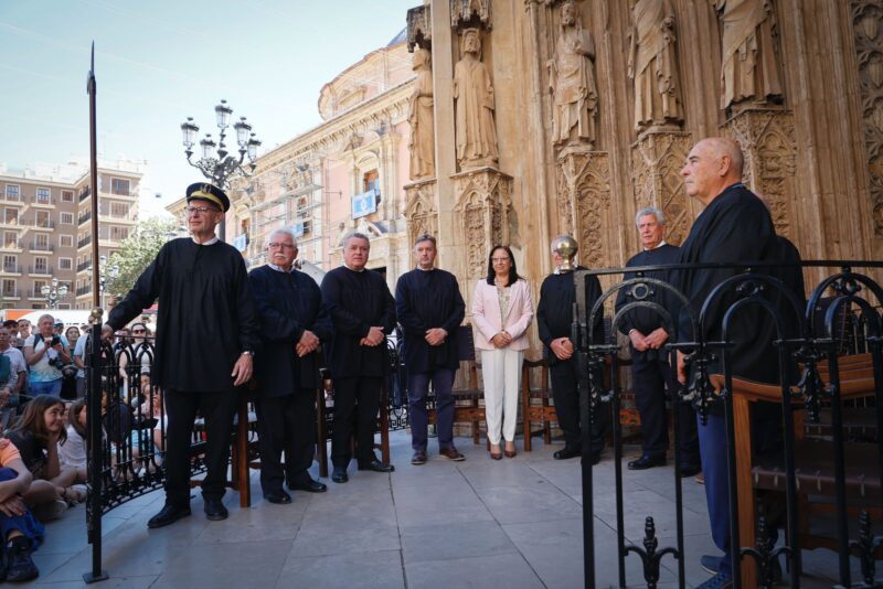 Llanos Massó asiste a una sesión del Tribunal de las Aguas de la Vega de Valencia