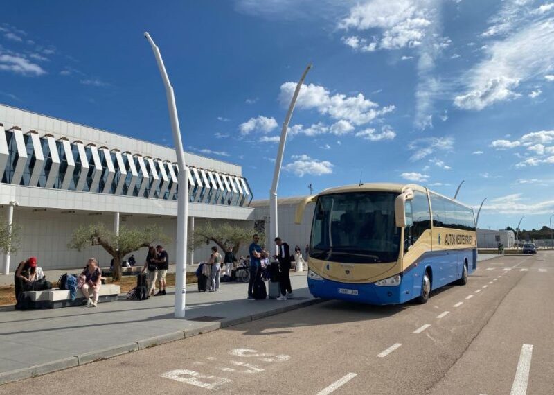 El servicio de autobús del aeropuerto de Castellón conectará también con Valencia en julio y agosto para todos los vuelos internacionales