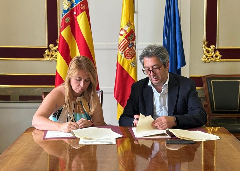 Vicente Barrera firma con la FVMP el convenio “para que la cultura esté presente y al alcance de todos los municipios de la Comunitat Valenciana”