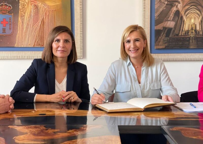 Salomé Pradas firma el contrato para iniciar las obras de emergencia para el abastecimiento de agua en Canet lo Roig, La Jana y Traiguera