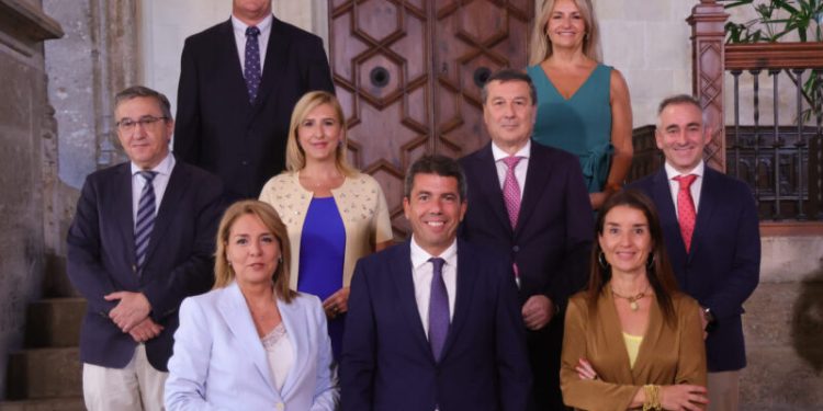 Carlos Mazón preside la reunión extraordinaria del Pleno del Consell