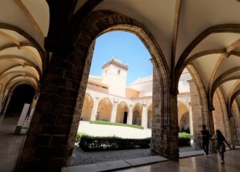 Cultura reedita el libro de historia y arquitectura del antiguo convento carmelita, sede del actual Centre del Carme de Valencia
