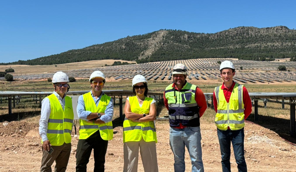 El director general de Energía visita las obras del complejo solar fotovoltaico del Valle de Ayora que tendrá capacidad para abastecer 50.000 hogares