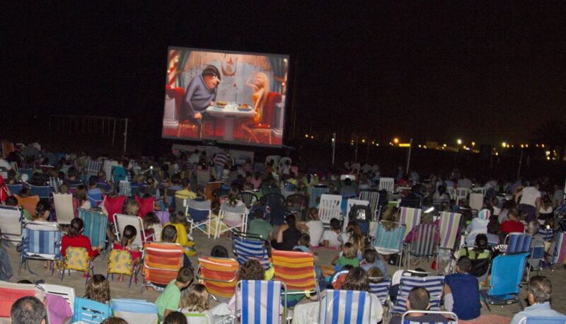 La Diputación de Valencia lleva el cine a 19 playas de la provincia este verano