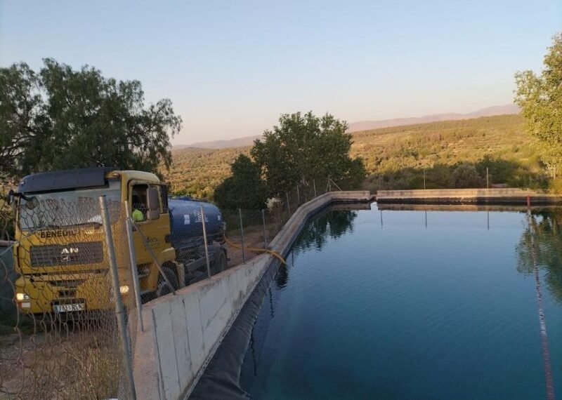 Agricultura suministra 2,7 millones de litros de agua a 65 explotaciones ganaderas de la Comunitat Valenciana para la supervivencia de reses