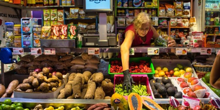 El Mercado Central invita a sus clientes a realizar un viaje gastronómico por el mundo saboreando los productos internacionales de sus paradas