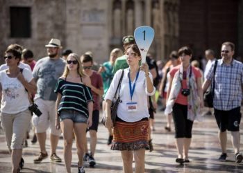 Valencia aprueba por unanimidad iniciar los trámites para la eliminación de las viviendas turísticas en Ciutat Vella