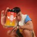 Mahou y Duki presentan ‘La Diabla’, la primera cerveza a imagen y semejanza del artista