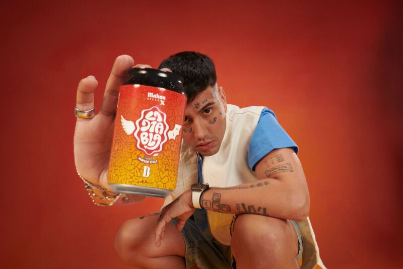 Mahou y Duki presentan ‘La Diabla’, la primera cerveza a imagen y semejanza del artista