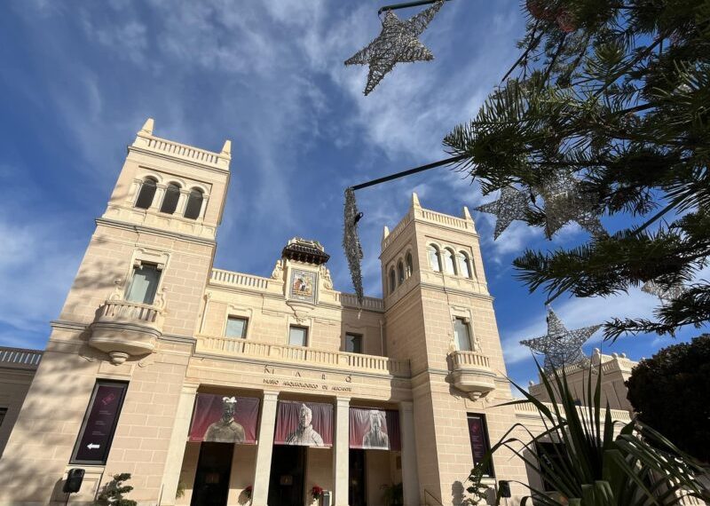 Fachada del Palacio Provincial, sede de la Diputación de Alicante.