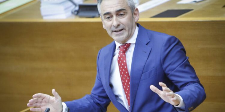 Miguel Barrachina exige al Gobierno frenar la reforma de los fondos europeos que afecta a la PAC y a los agricultores jubilados.