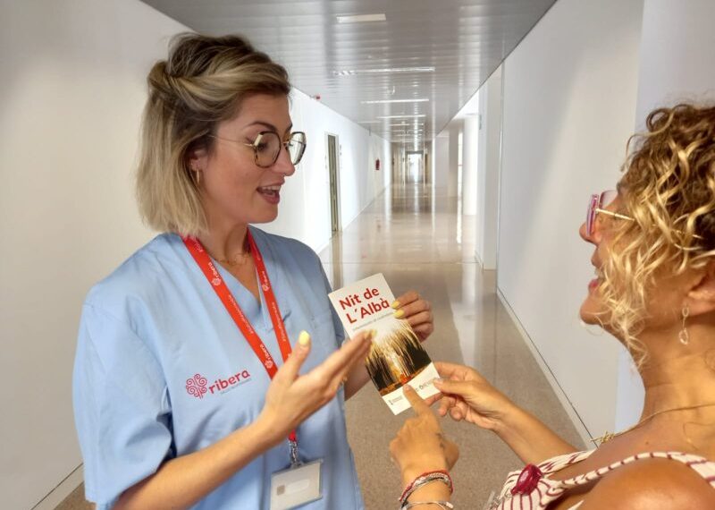 Los hospitales General de Elche y Vinalopó conciencian sobre el uso de pirotecnia en un tríptico informativo
