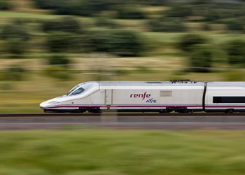Renfe lanza una campaña de verano para que los menores de 14 años viajen en AVE, Avlo y Larga Distancia por 5 euros