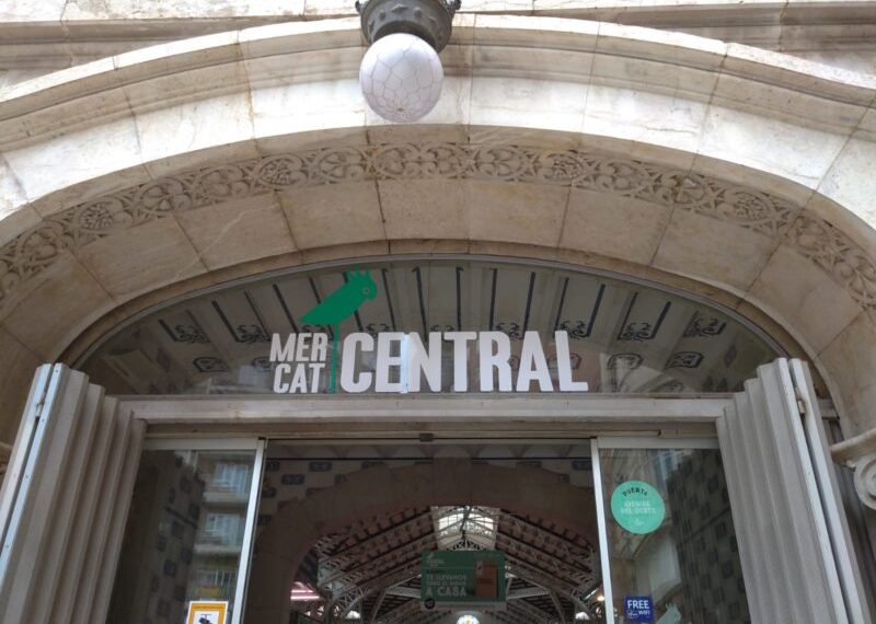 El Ayuntamiento de Valencia adjudica 49 puestos en la subasta de mercados