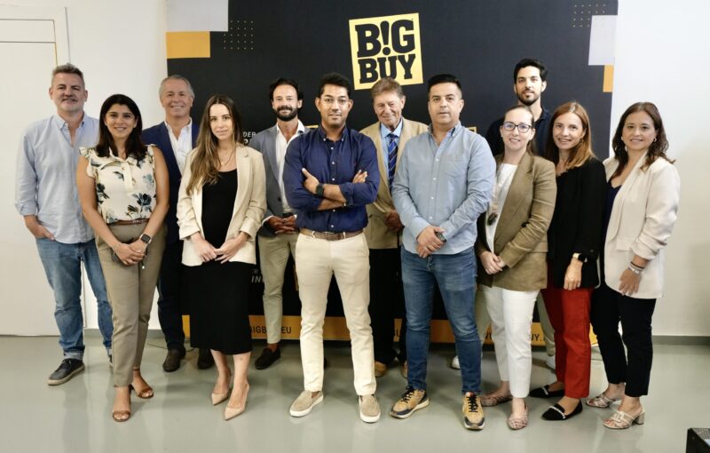 La Fundación Premios Rei Jaume I y entidades colaboradoras vinculadas al Premio Emprendedor visitan a Víctor Amarnani, Premio Rei Jaume al Emprendedor 2024