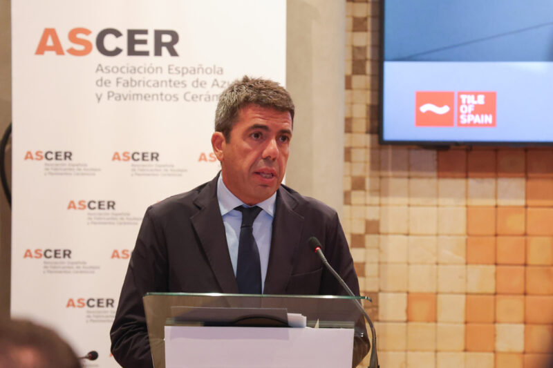 Carlos Mazón subraya el “apoyo real” del Consell a la cerámica para afrontar los retos del sector