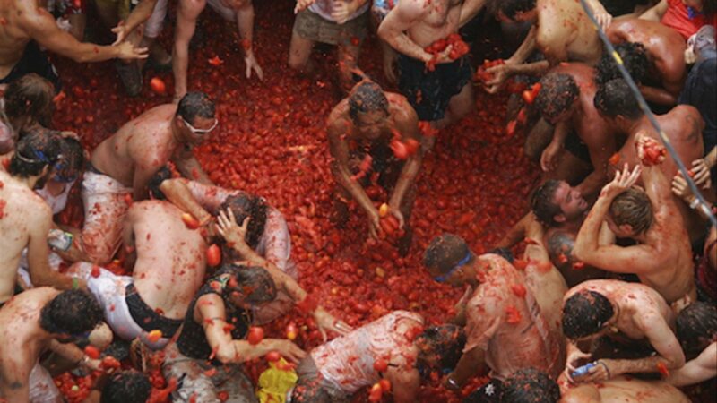 À Punt despliega 50 profesionales para cubrir en directo la Tomatina de Buñol este miércoles
