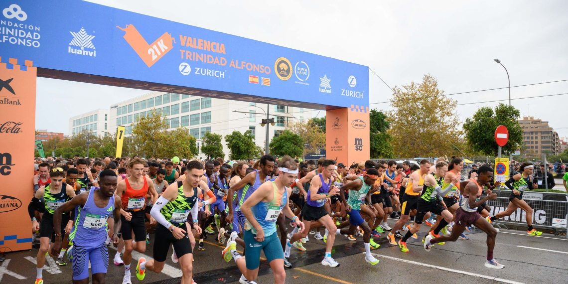 Más de 24.200 corredores han llegado a meta, nuevo record en la Medio Maratón Valencia celebrada hoy