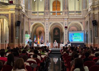 Susana Camarero anima a las niñas a formarse para luchar por un futuro en igualdad de oportunidades