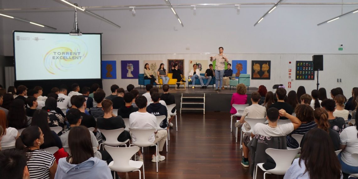 Torrent apuesta por el futuro de los jóvenes con una jornada de motivación