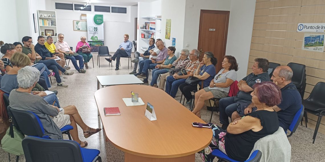 La Plataforma por la Reversión del Vinalopó impulsa un plan de apoyo ciudadano para formalizar quejas en centros de salud