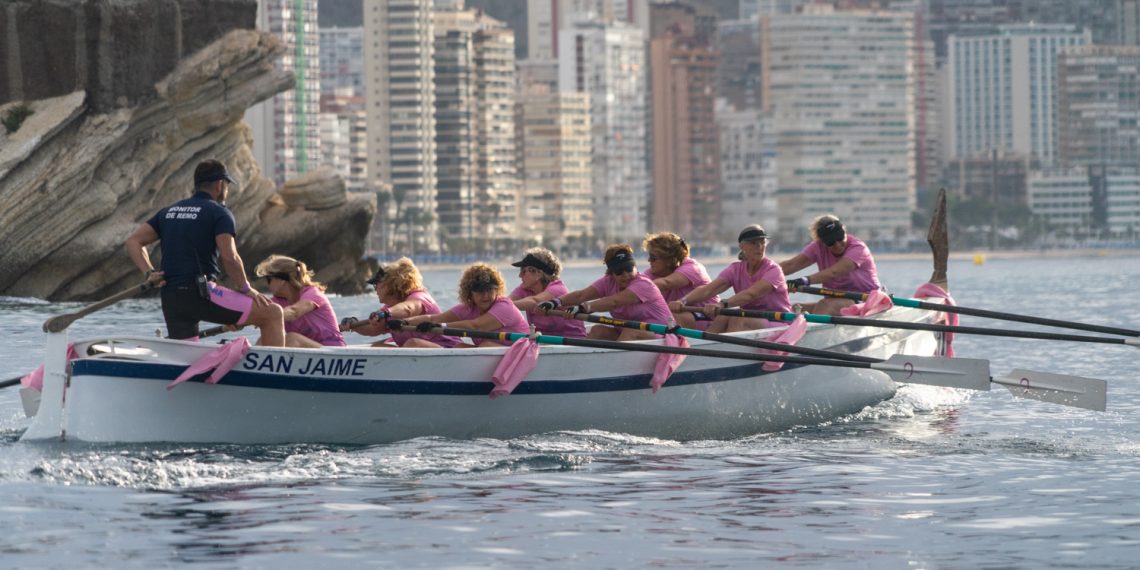 Jornada festiva y solidaria contra el cáncer de mama en Benidorm