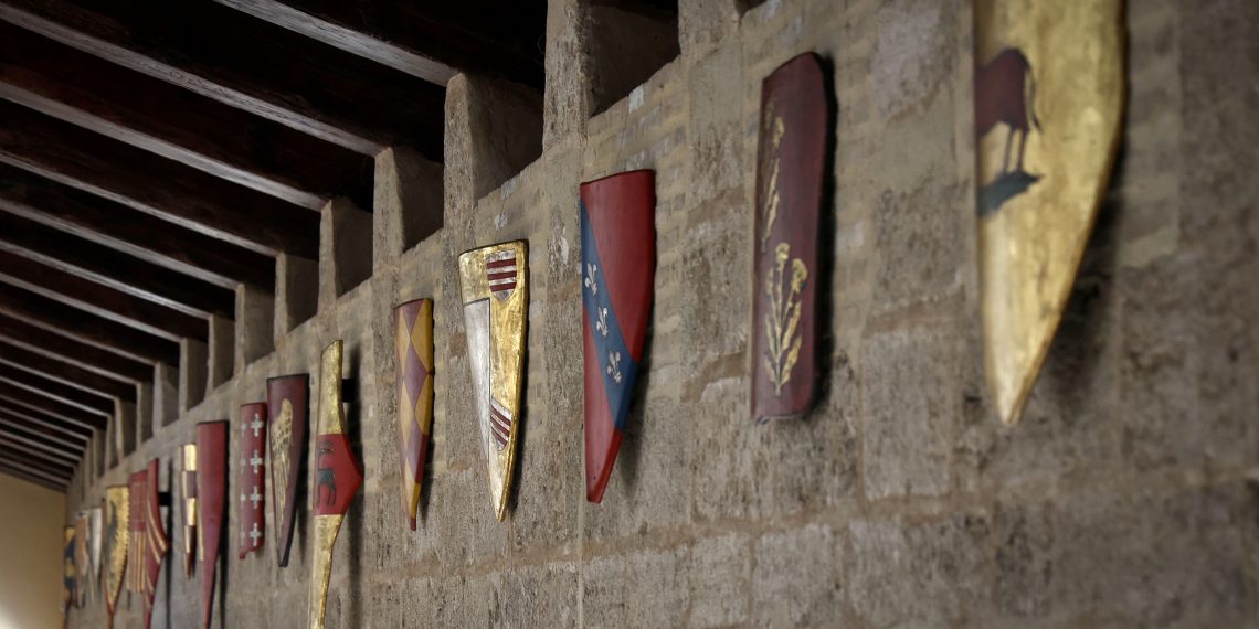 Los escudos de Les Corts Valencianes ocho siglos después