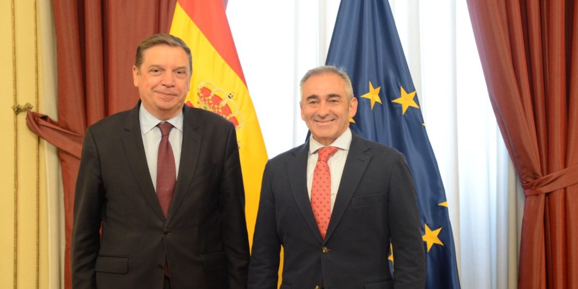 La Conselleria de Agricultura y el Ministerio acuerdan abordar los promblemas de plagas en la Comunitat