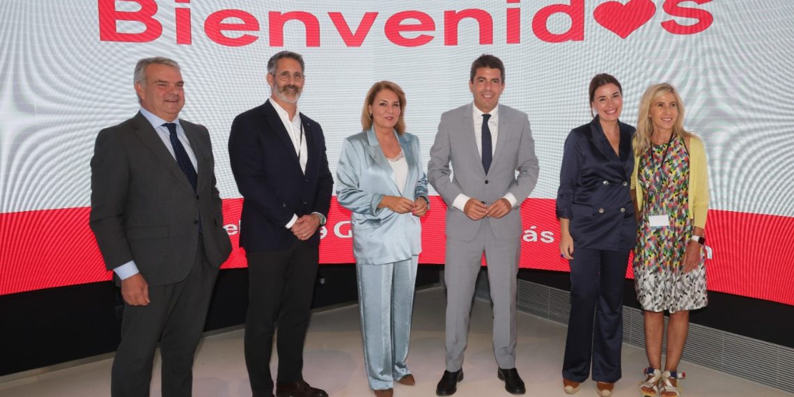 Carlos Mazón asiste a la presentación del proyecto ‘Pintando mi futuro’