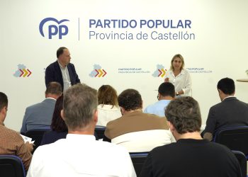 Marta Barrachina moviliza a alcaldes y portavoces para hacer frente común contra el ‘basurazo’ de Sánchez